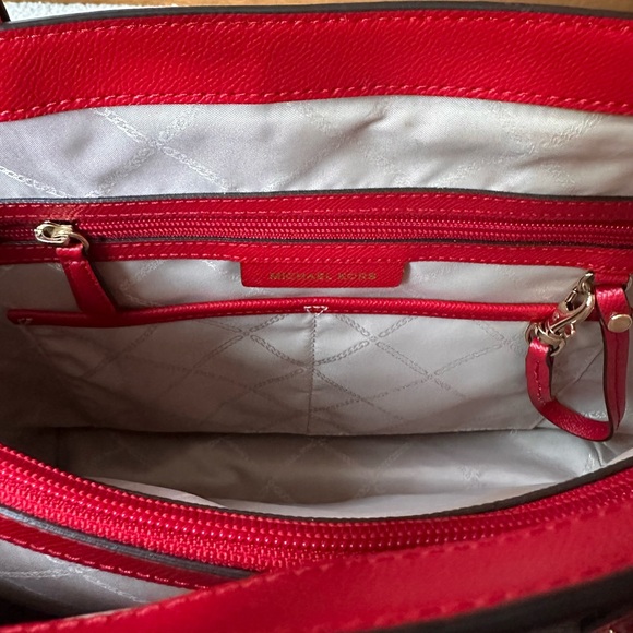 Michael Kors Voyager East/West MK Signature Monogram Large Tote and Wallet - Picture 6 of 8